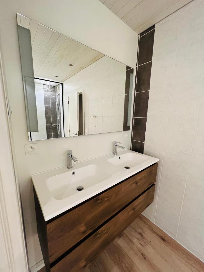 Ruim App. Met Grote Garage Apartment Ieper Bagian luar foto