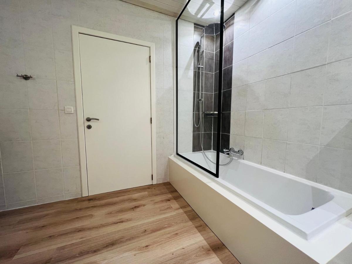 Ruim App. Met Grote Garage Apartment Ieper Bagian luar foto